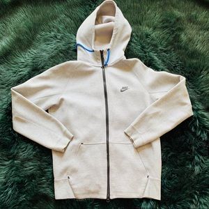 Nike tech gray zip hoodie comfy cute read details